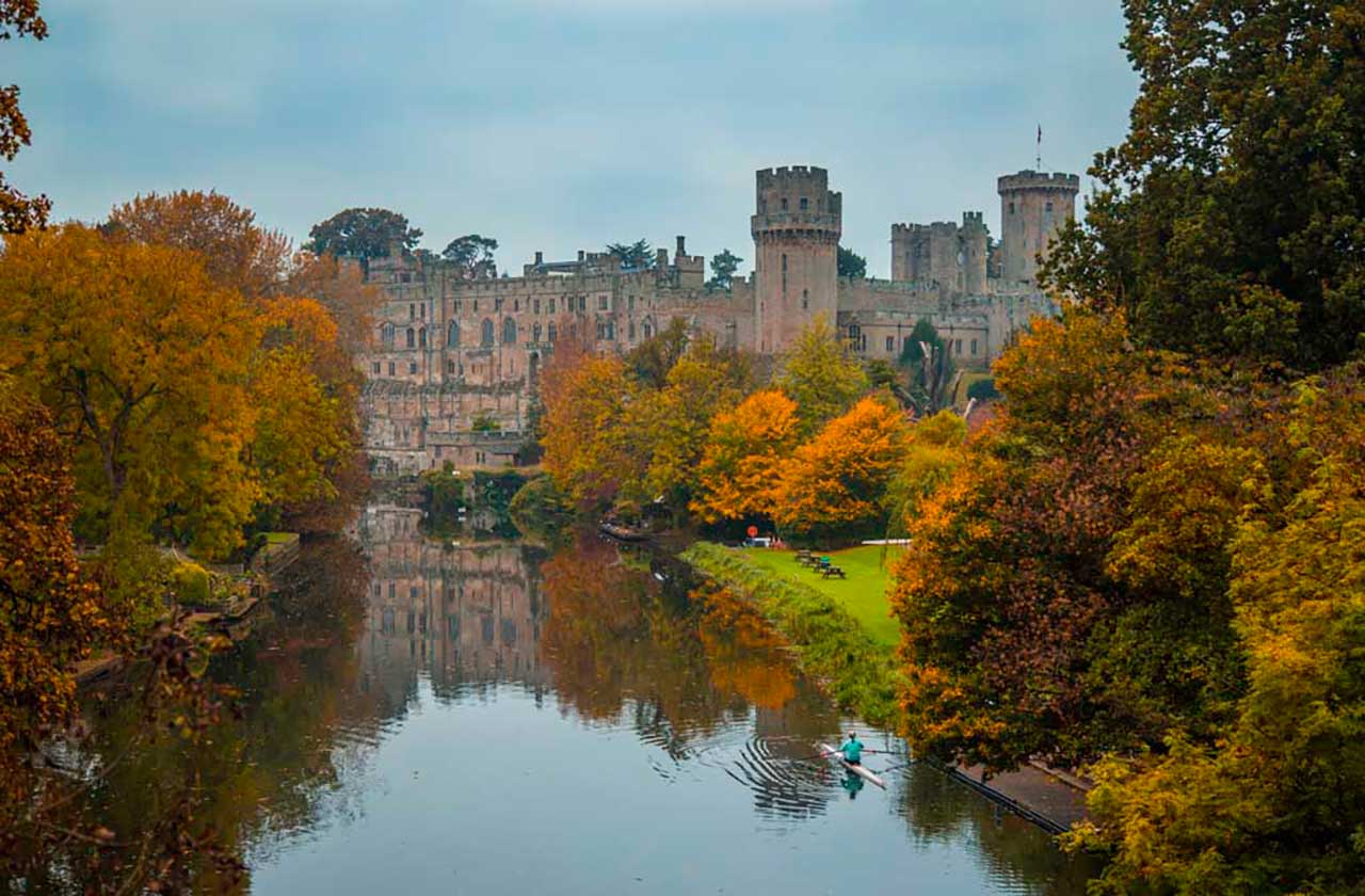 Фотообои в интерьере англия замок с приведениями  9-611 фото