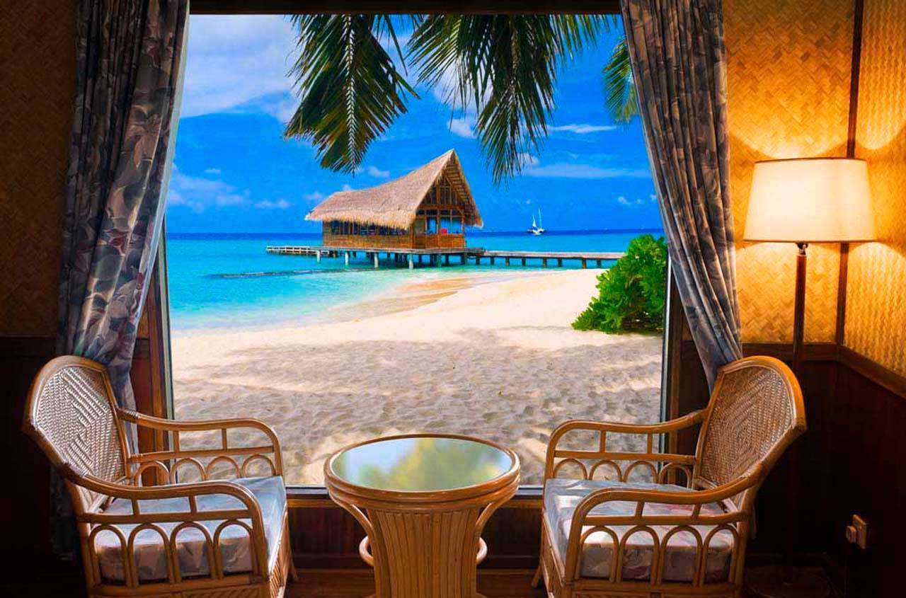 Фотообои в интерьере окно с видом на лазурный берег  6-125 фото