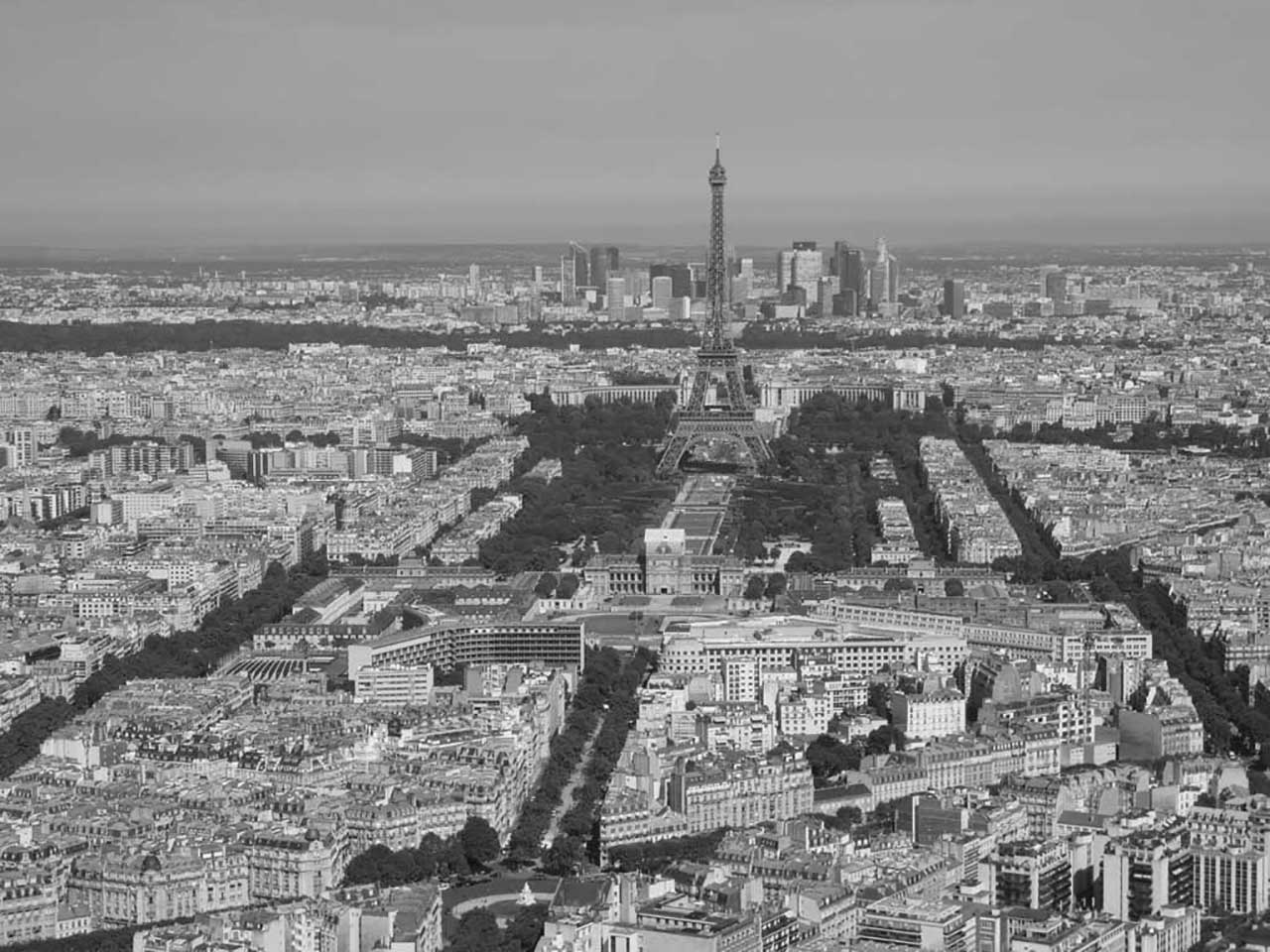 Фотообои в интерьере вид парижа сверху черно белый  9-721 фото