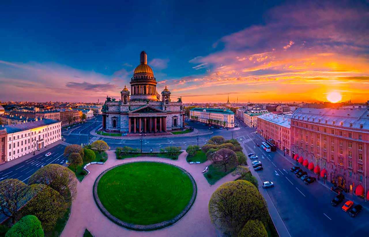 Фотообои в интерьере вид сверху на исаакиевский собор  9-671 фото