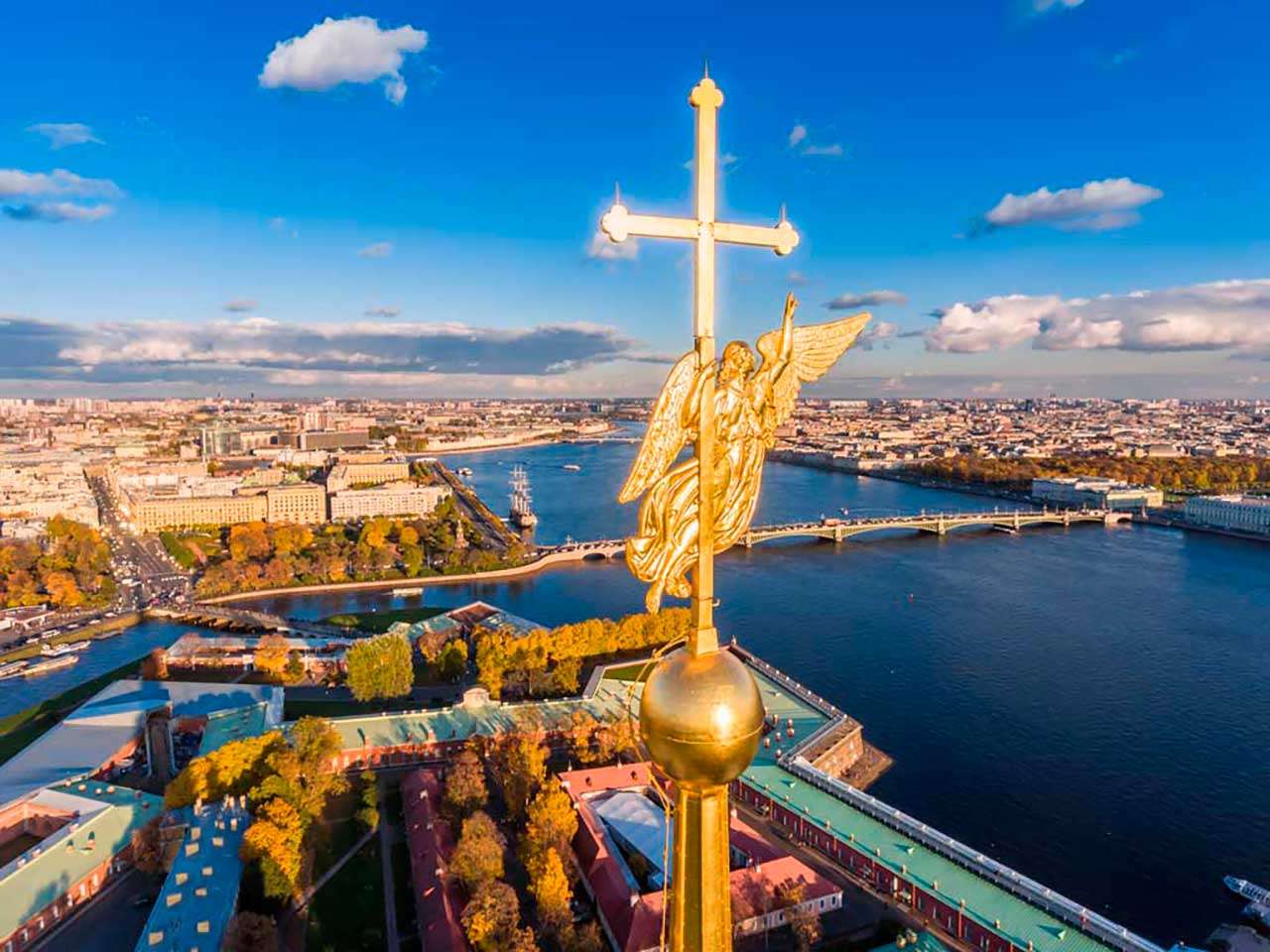 Фотообои в интерьере ангел на шпиле петропавловского собора  9-703 фото