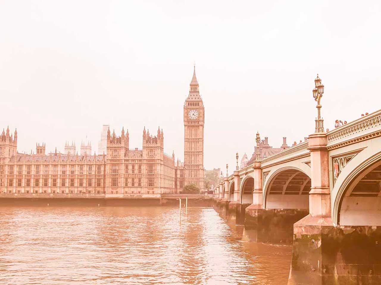 Фотообои в интерьере лондон светлый  9-447 фото