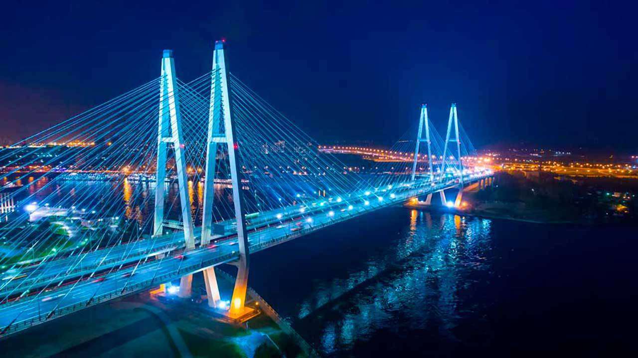 Фотообои в интерьере вантовый мост в санкт петербурге  9-694 фото