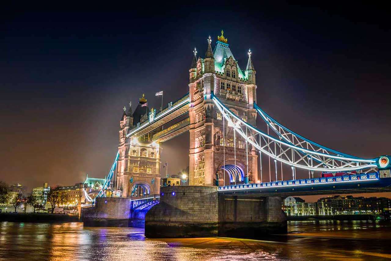 Фотообои в интерьере тауэрский мост блистательный  9-555 фото