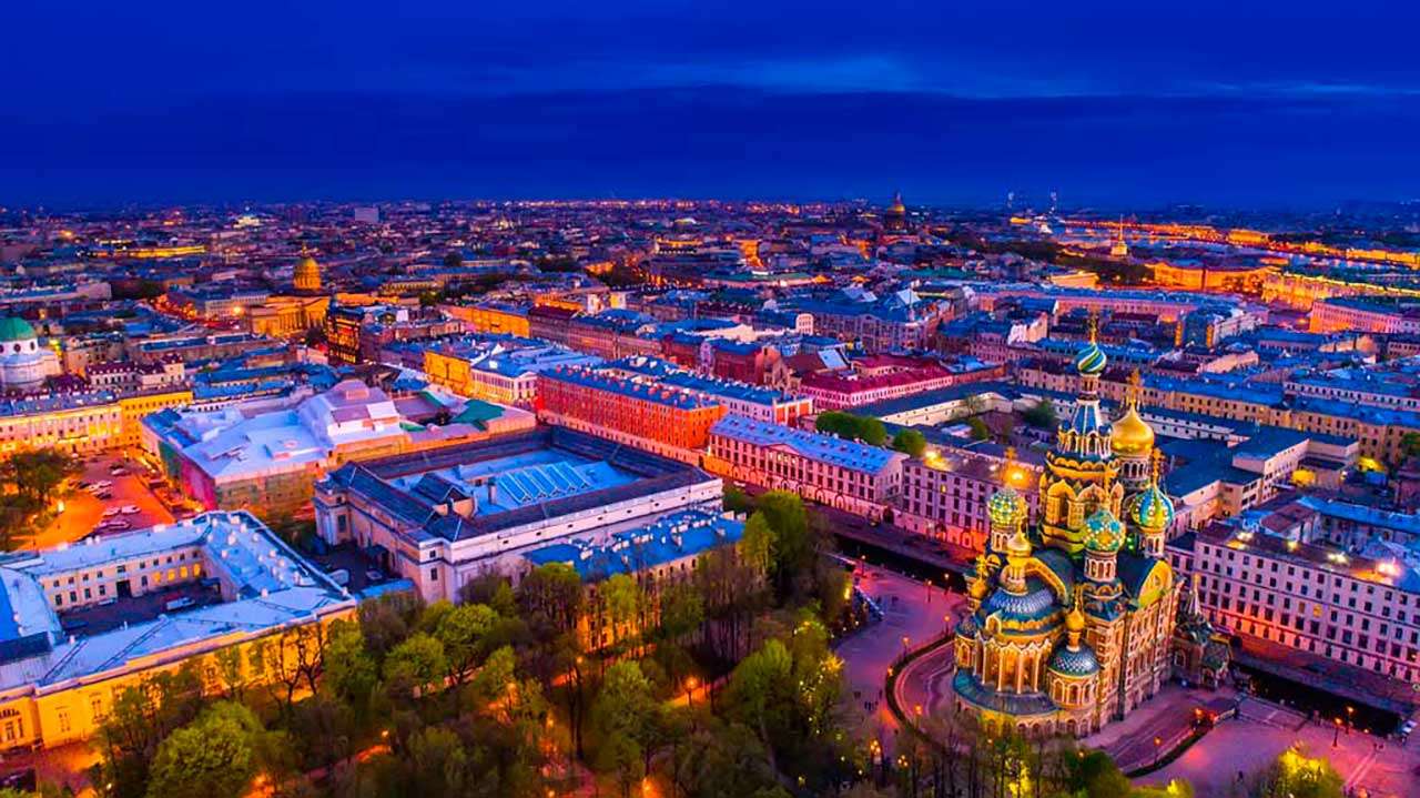 Фотообои в интерьере восхитительный питер  9-676 фото