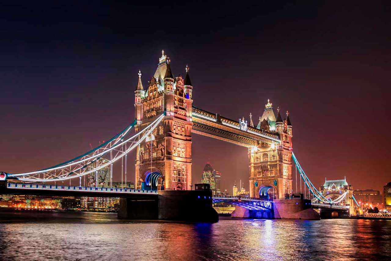 Фотообои в интерьере тауэрский мост поздним вечером  9-532 фото