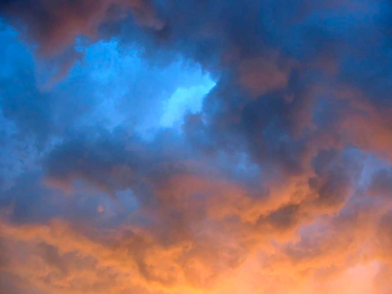 Фотообои в интерьере утренний багрянец  9-399 фото