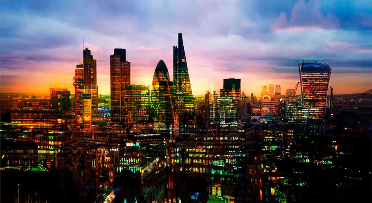 Фотообои в интерьере ночной город небоскребов  9-697 фото