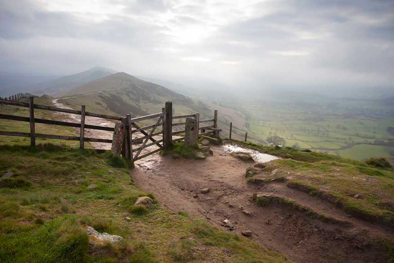 Фотообои в интерьере англия туманная  9-600 фото