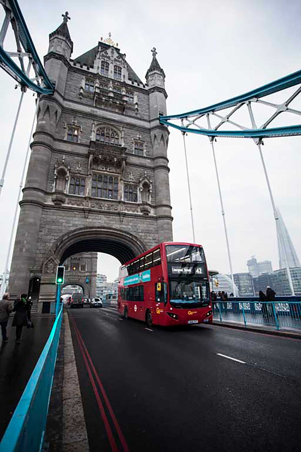 Фотообои в интерьере красный автобус на тауэрском мосту  9-560 фото