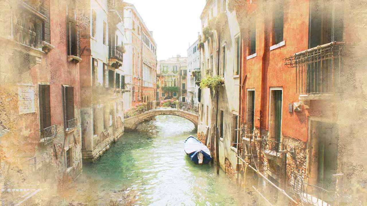 Фотообои в интерьере каналы венеции туманным утром  11-089 фото