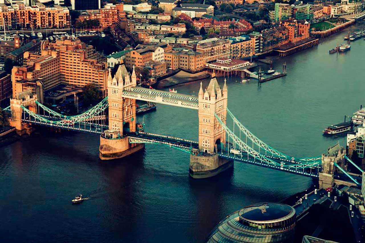 Фотообои в интерьере пространство тауэрского моста  9-506 фото