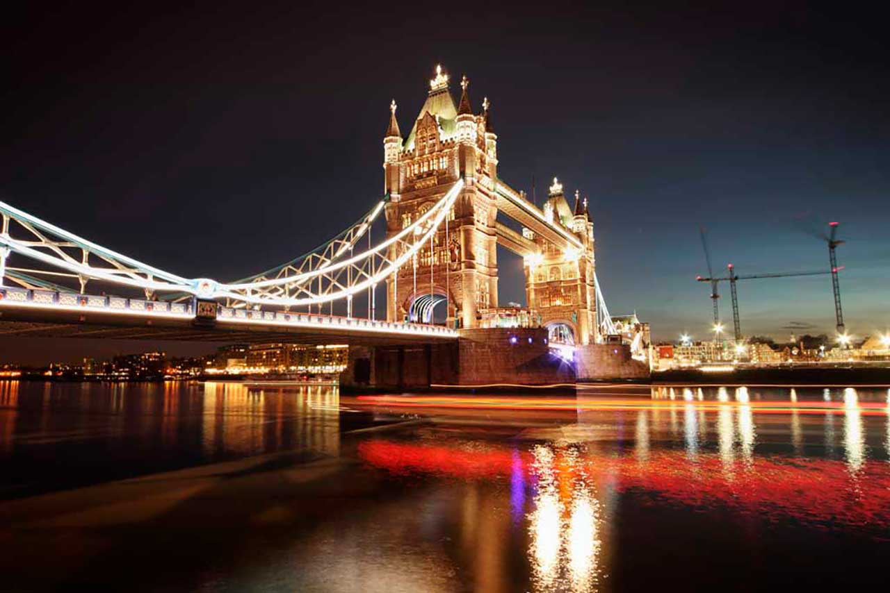 Фотообои в интерьере вечерний тауэрский мост  9-476 фото