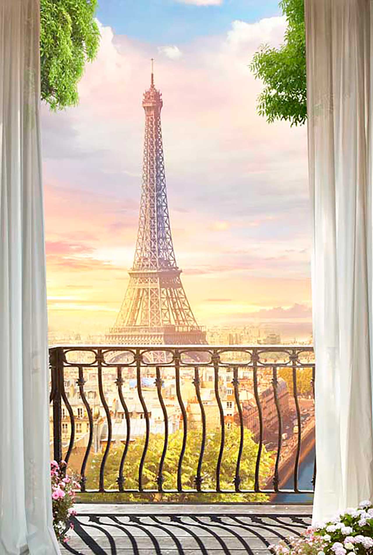 Фотообои в интерьере вид с балкона на эйфелеву башню во время заката  9-743 фото