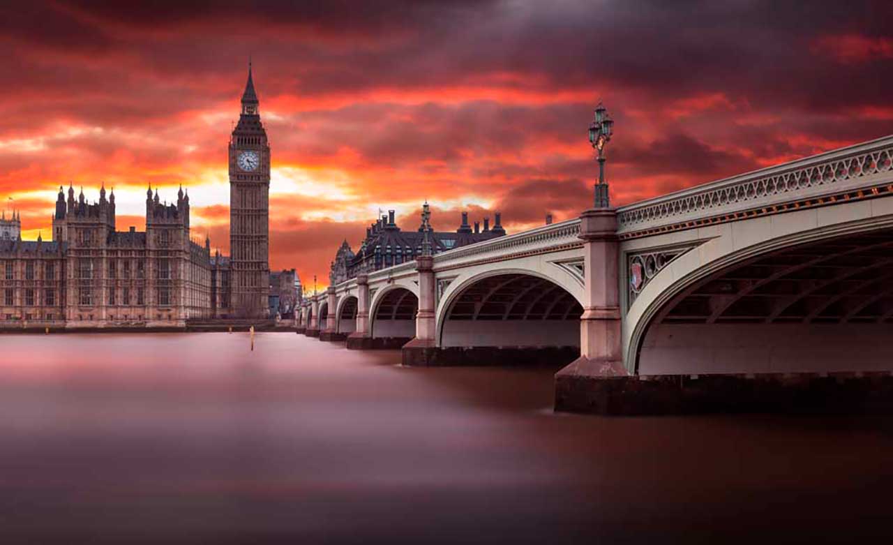 Фотообои в интерьере лондон на фоне заката  9-454 фото