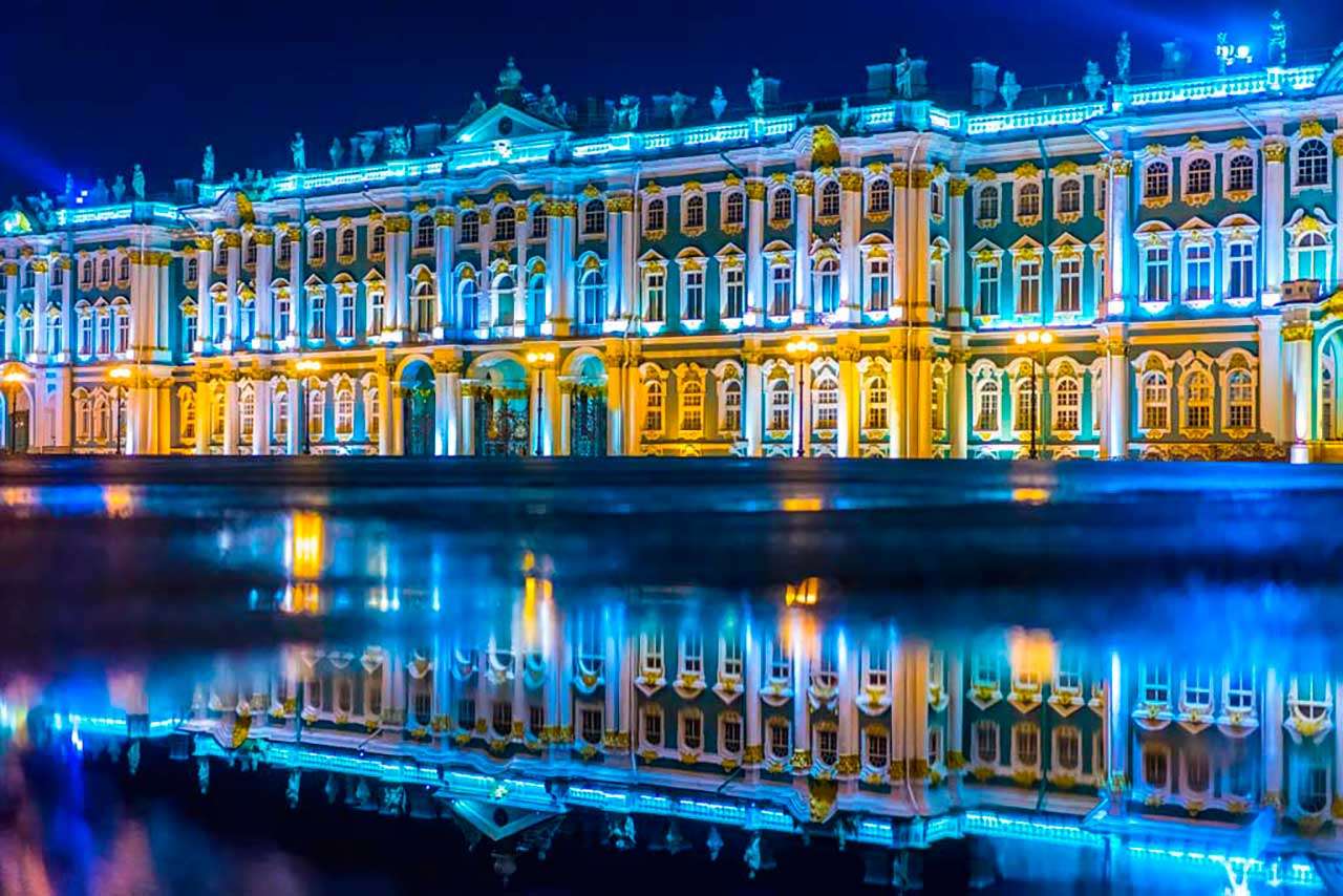 Фотообои в интерьере эрмитаж ночью  9-683 фото