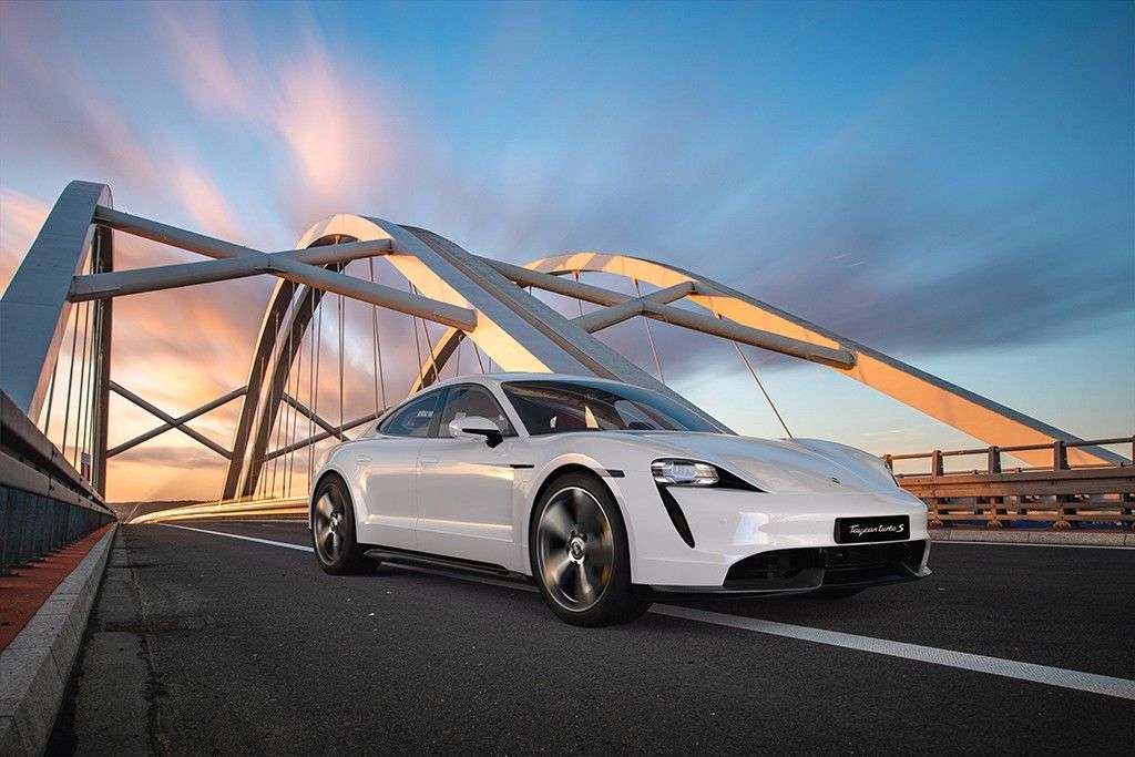 Фотообои в интерьере спортивный порше  12-1399 фото