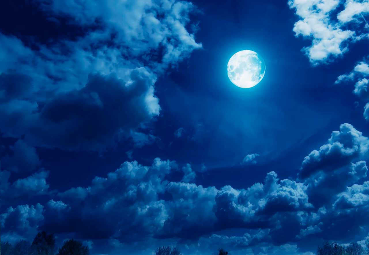 Фотообои в интерьере луна на небе  9-339 фото