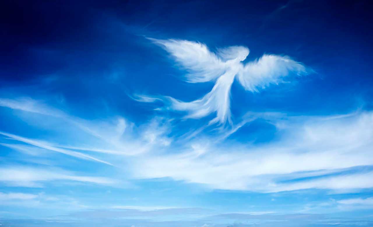 Фотообои в интерьере ангел в небе  9-403 фото