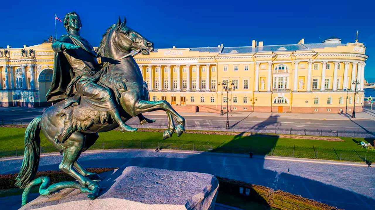 Фотообои в интерьере медный всадник  9-669 фото