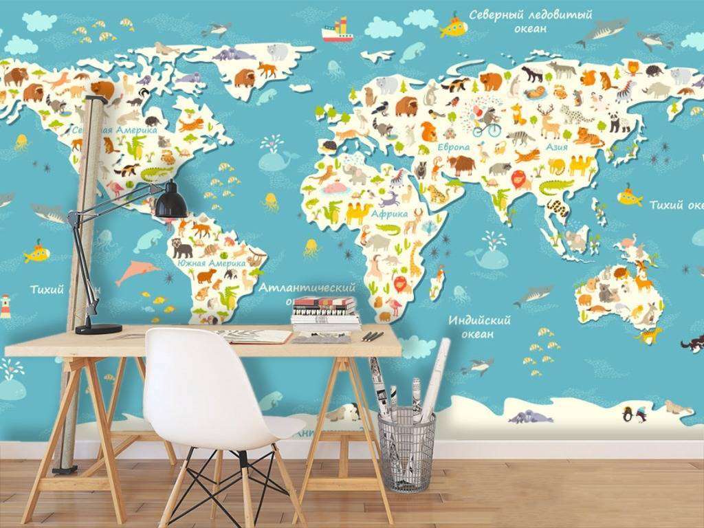 Фотообои в интерьере карта на русском с животными  15-329 фото