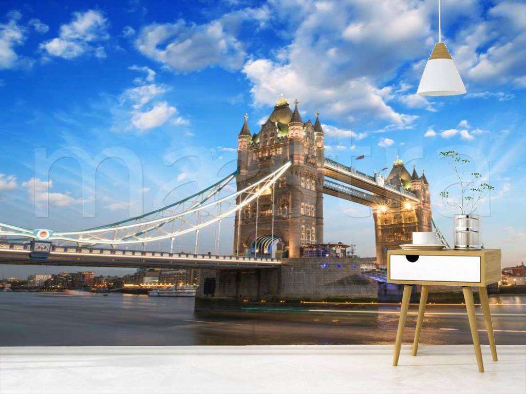 Фотообои в интерьере тауэрский мост с красивыми облаками  9-475 фото