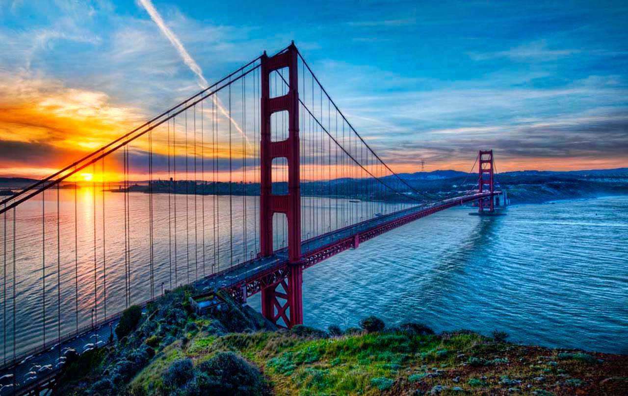 Фотообои в интерьере мост через реку с видом на закат  4-238 фото