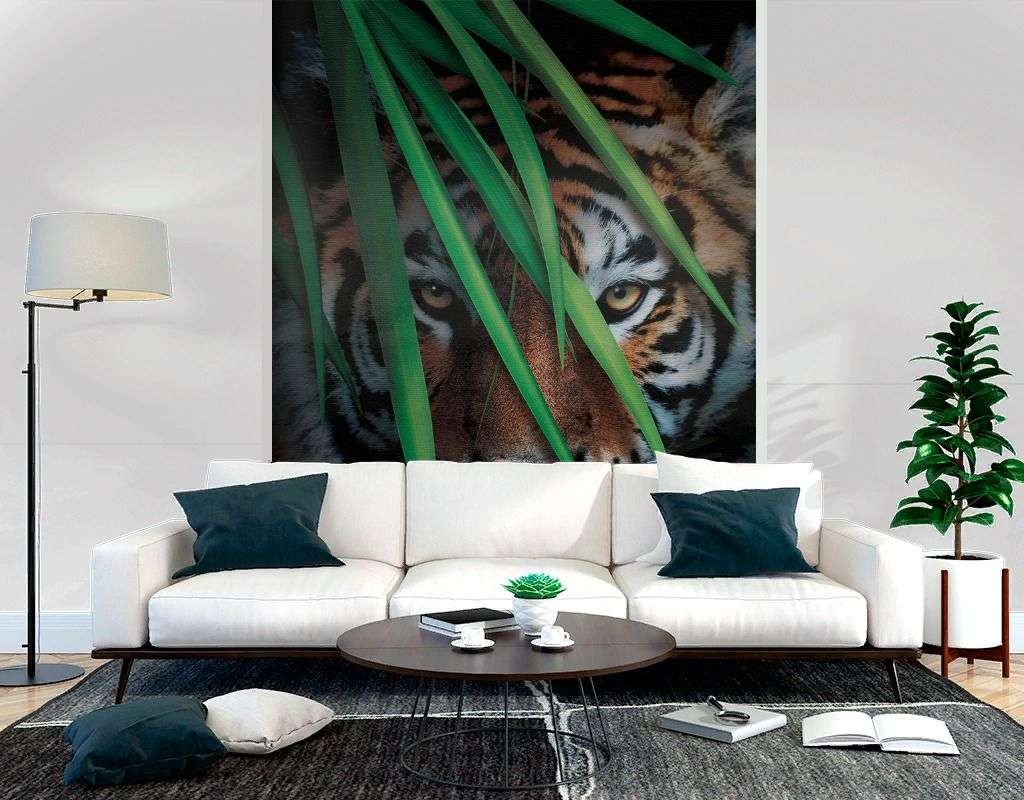 Фотообои в интерьере тигр с папоротником  9-2025 фото