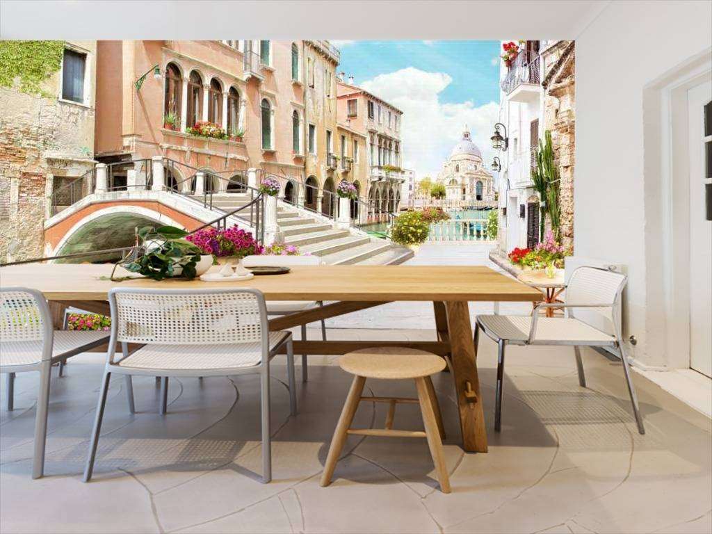 Фотообои в интерьере улочка венеции в цветах  17-0030 фото
