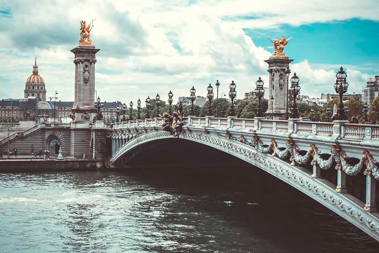 Фотообои в интерьере мост в париже  9-735 фото