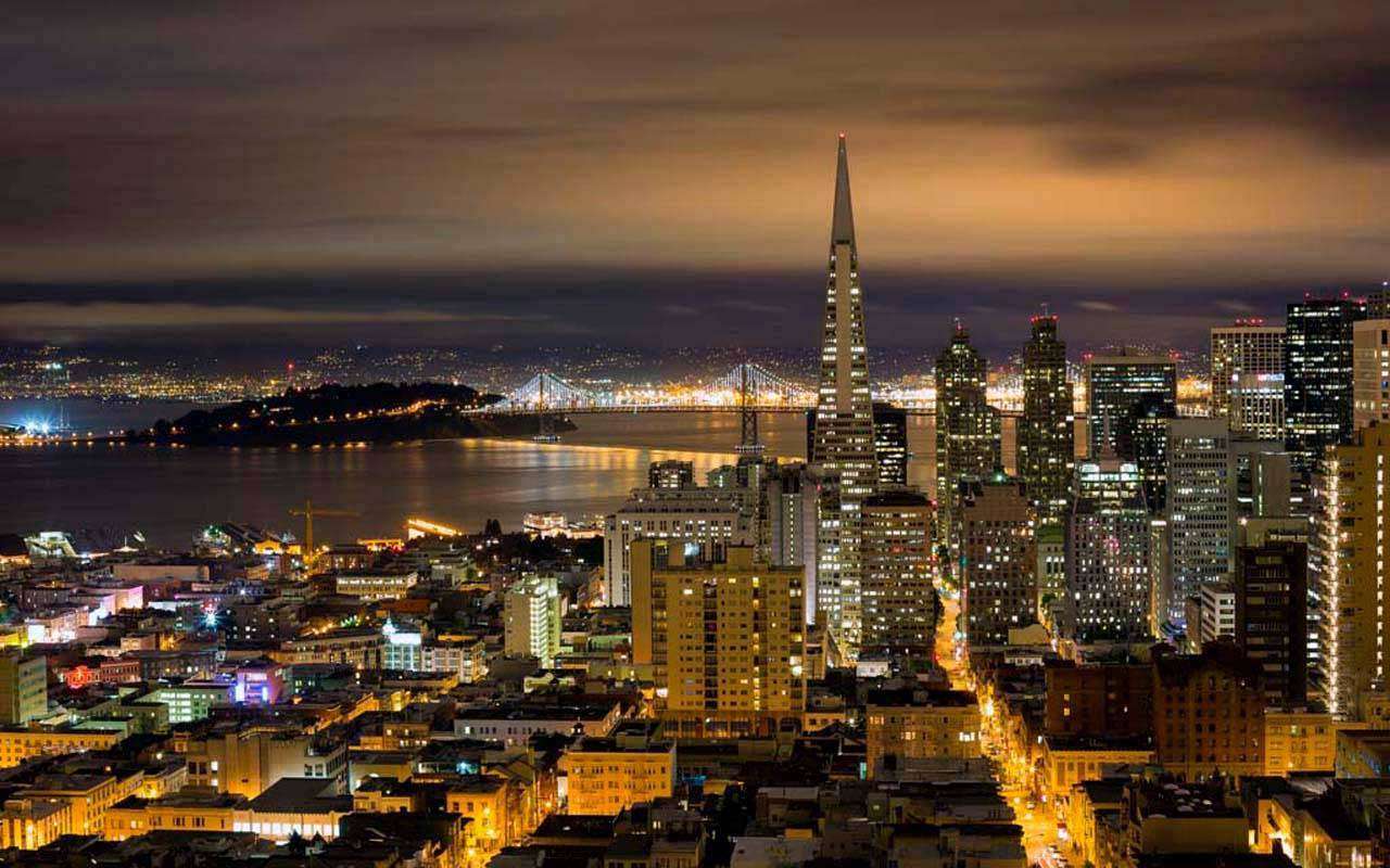 Фотообои в интерьере 3д ночной город с рекой  4-214 фото