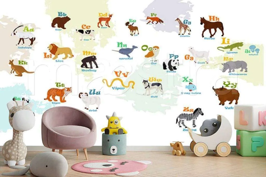 Фотообои в интерьере детская карта мира с животными  15-106 фото