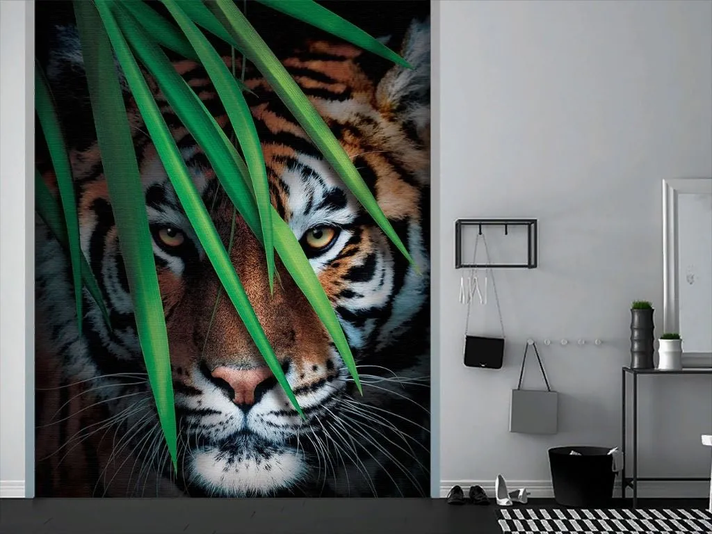 Фотообои в интерьере тигр с папоротником  9-2025 фото