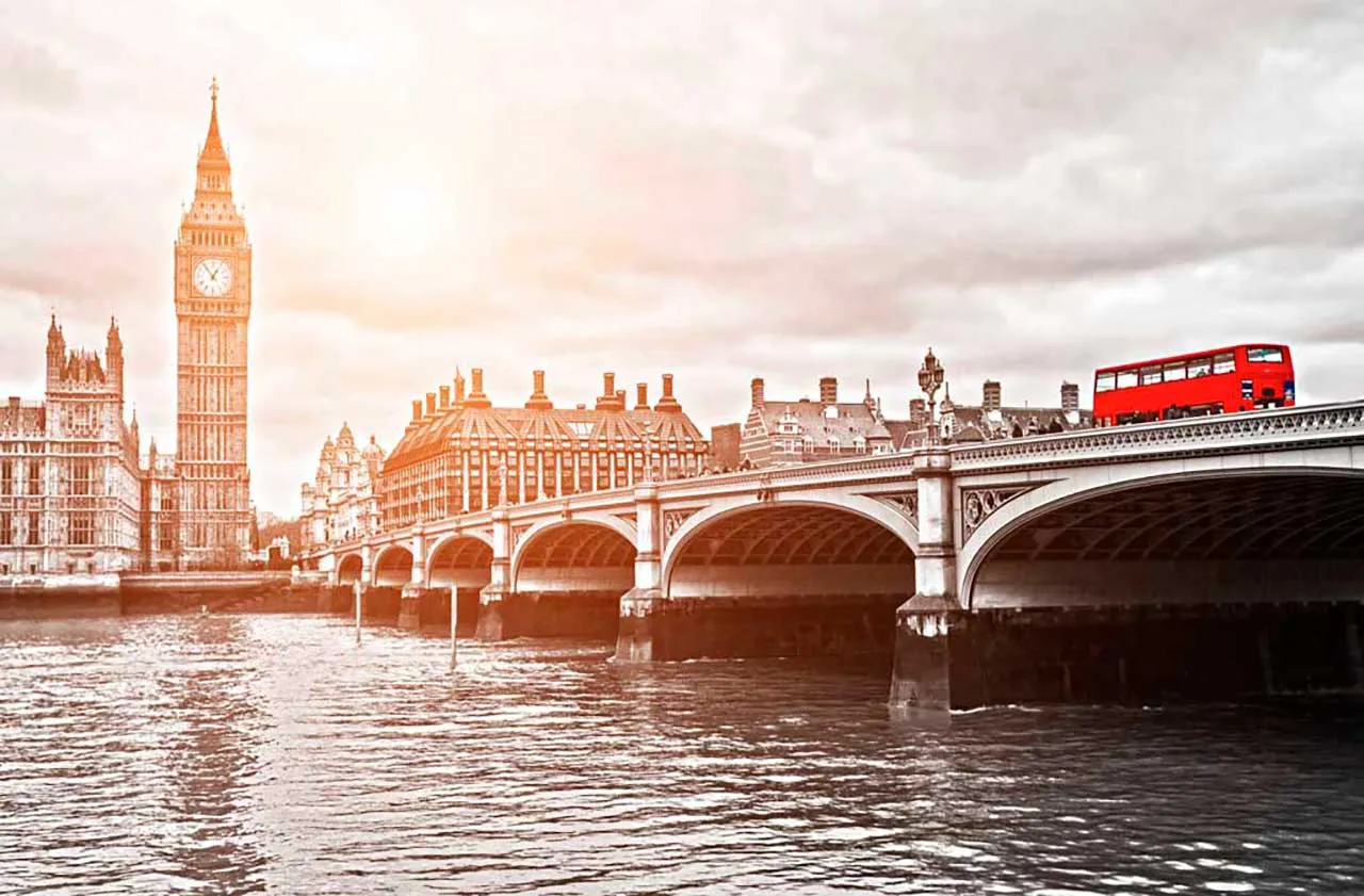 Фотообои в интерьере светлые краски лондона  9-518 фото