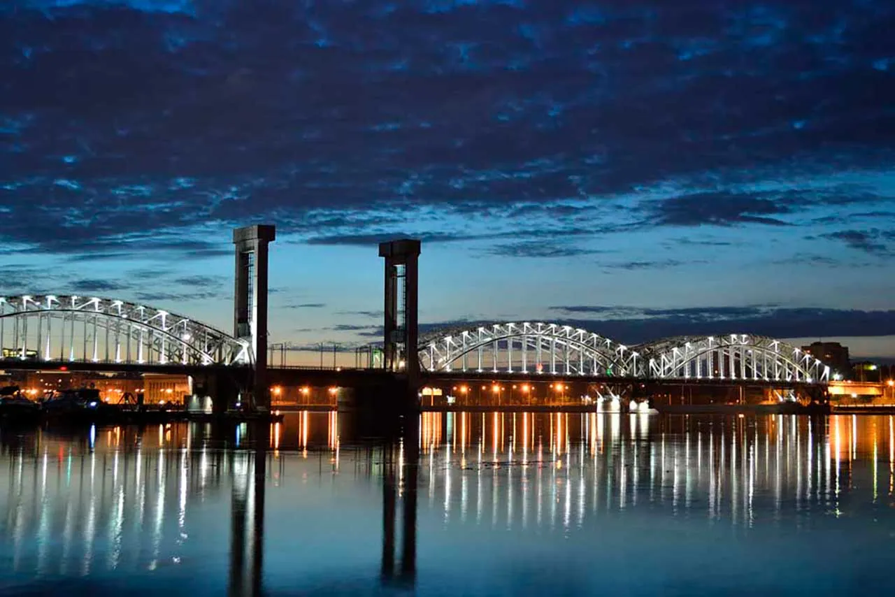 Фотообои в интерьере финляндский мост в санкт петербурге  9-634 фото