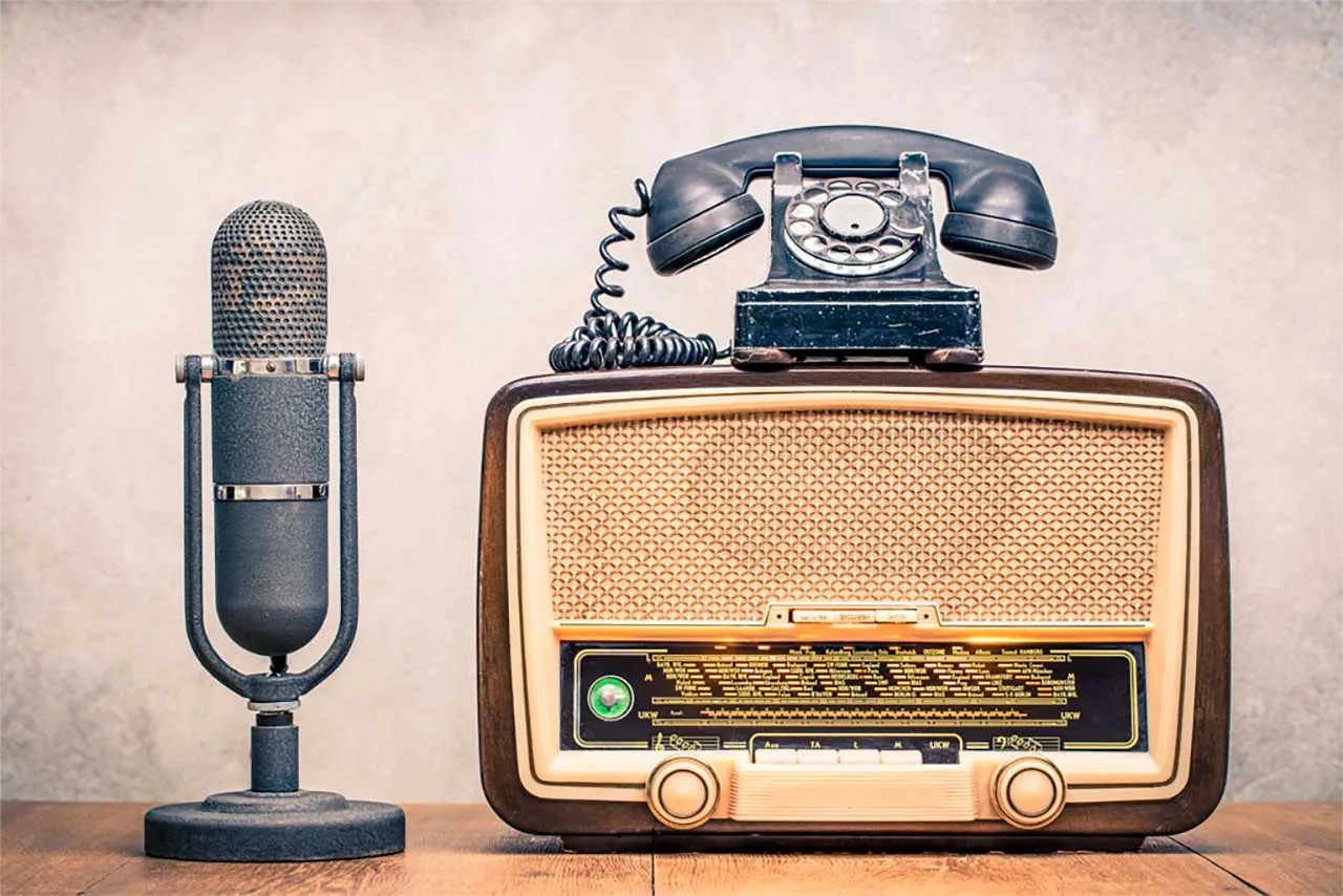 Фотообои в интерьере ретро радио  9-288 фото