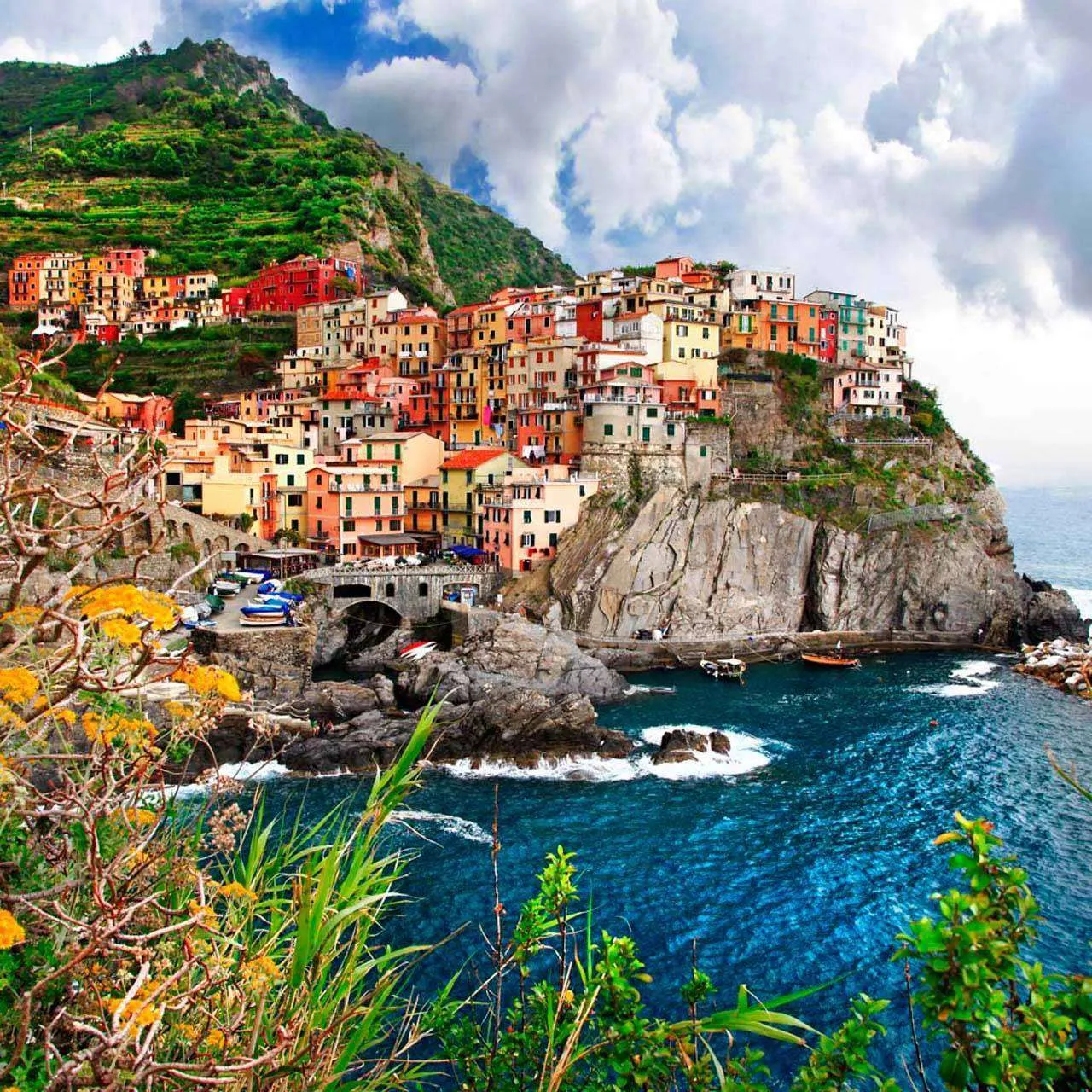 Фотообои в интерьере город у моря  4-360 фото