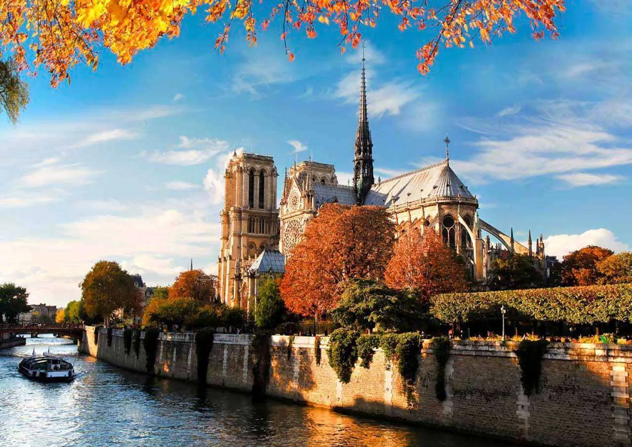 Фотообои в интерьере улочки парижа  4-256 фото