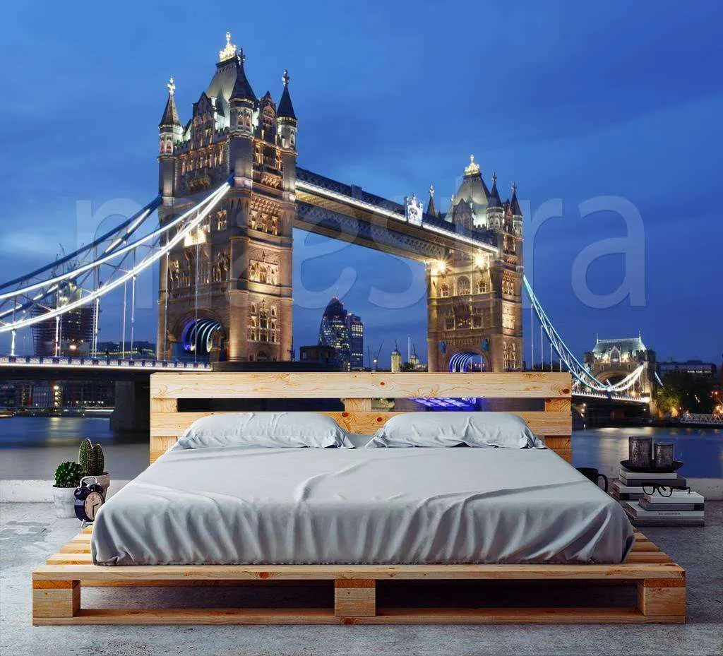 Фотообои в интерьере тауэрский мост с подсветкой  9-471 фото