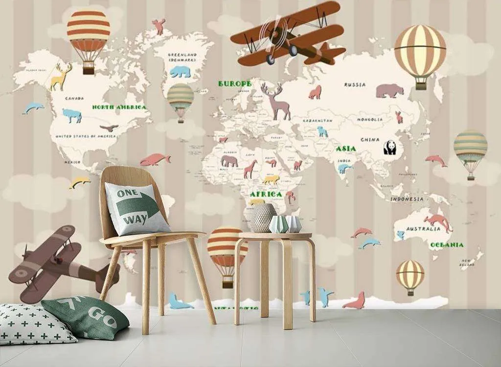 Фотообои в интерьере карта мира с самолетами и шарами  15-314 фото