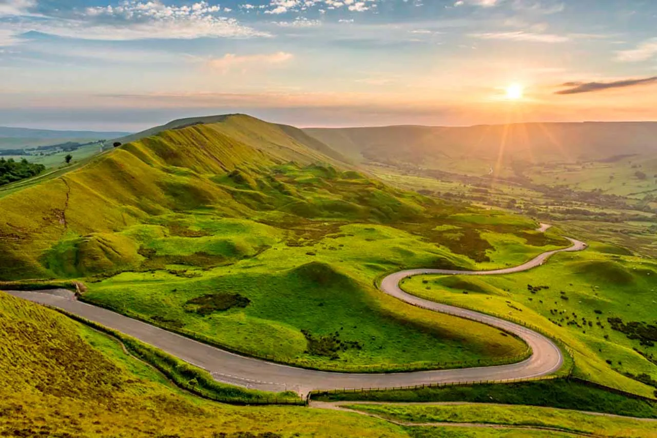 Фотообои в интерьере англия зеленые холмы  9-608 фото