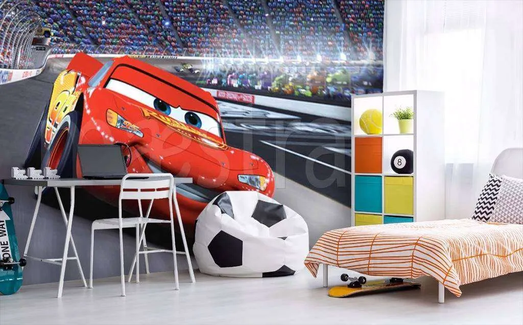 Фотообои в интерьере молния маккуин на гонках  12-250 фото