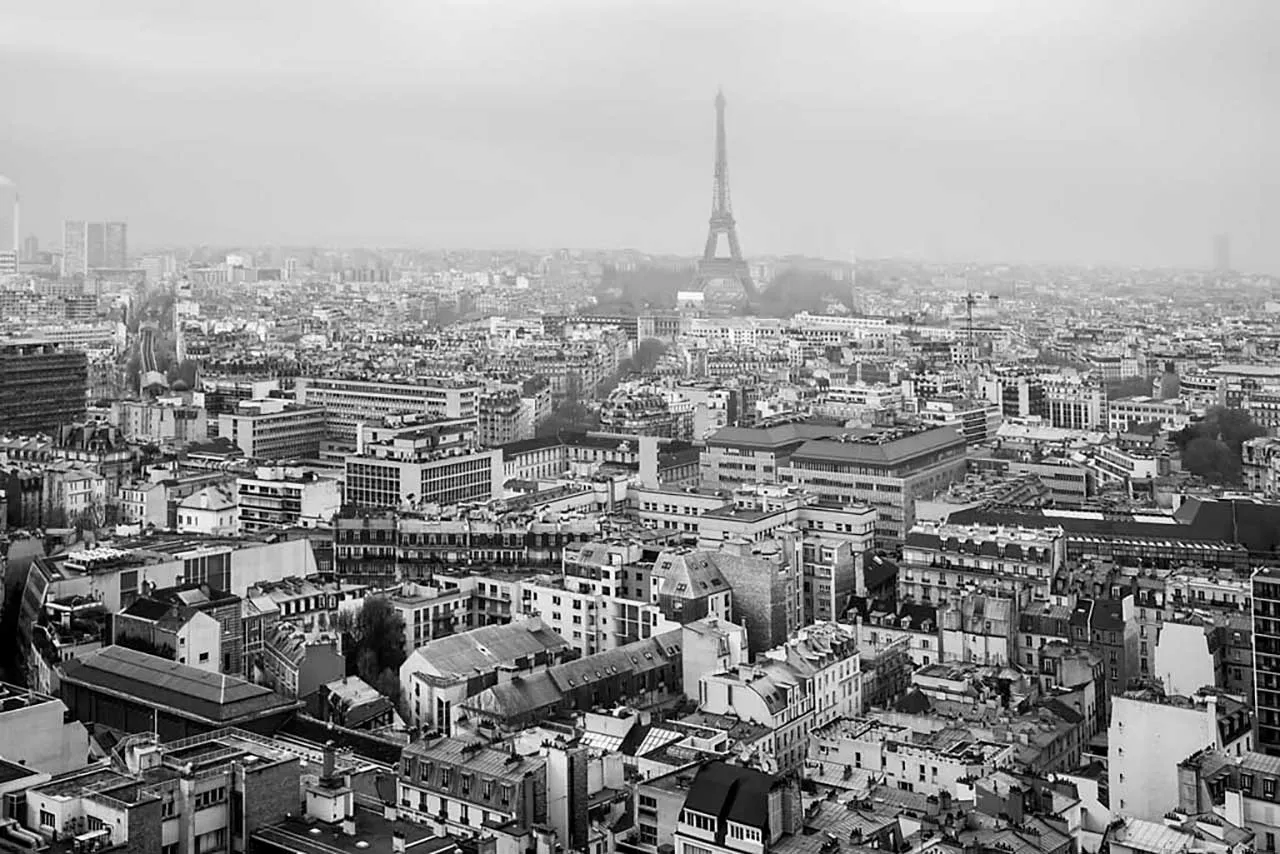 Фотообои в интерьере черно белый париж  9-717 фото