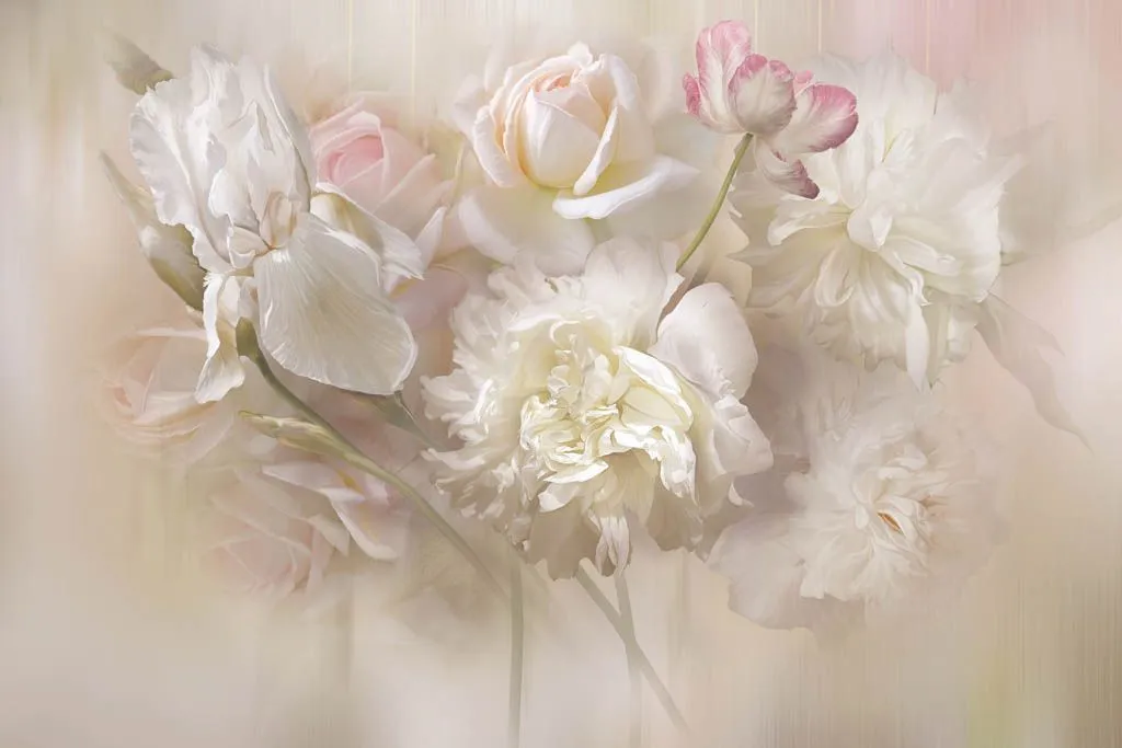 Фотообои в интерьере пионы и ирисы  13-644 фото