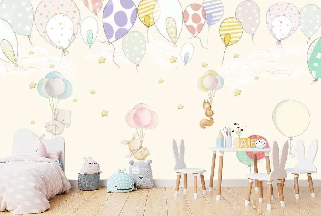 Фотообои в интерьере воздушные шарики и милые животные  15-297 фото