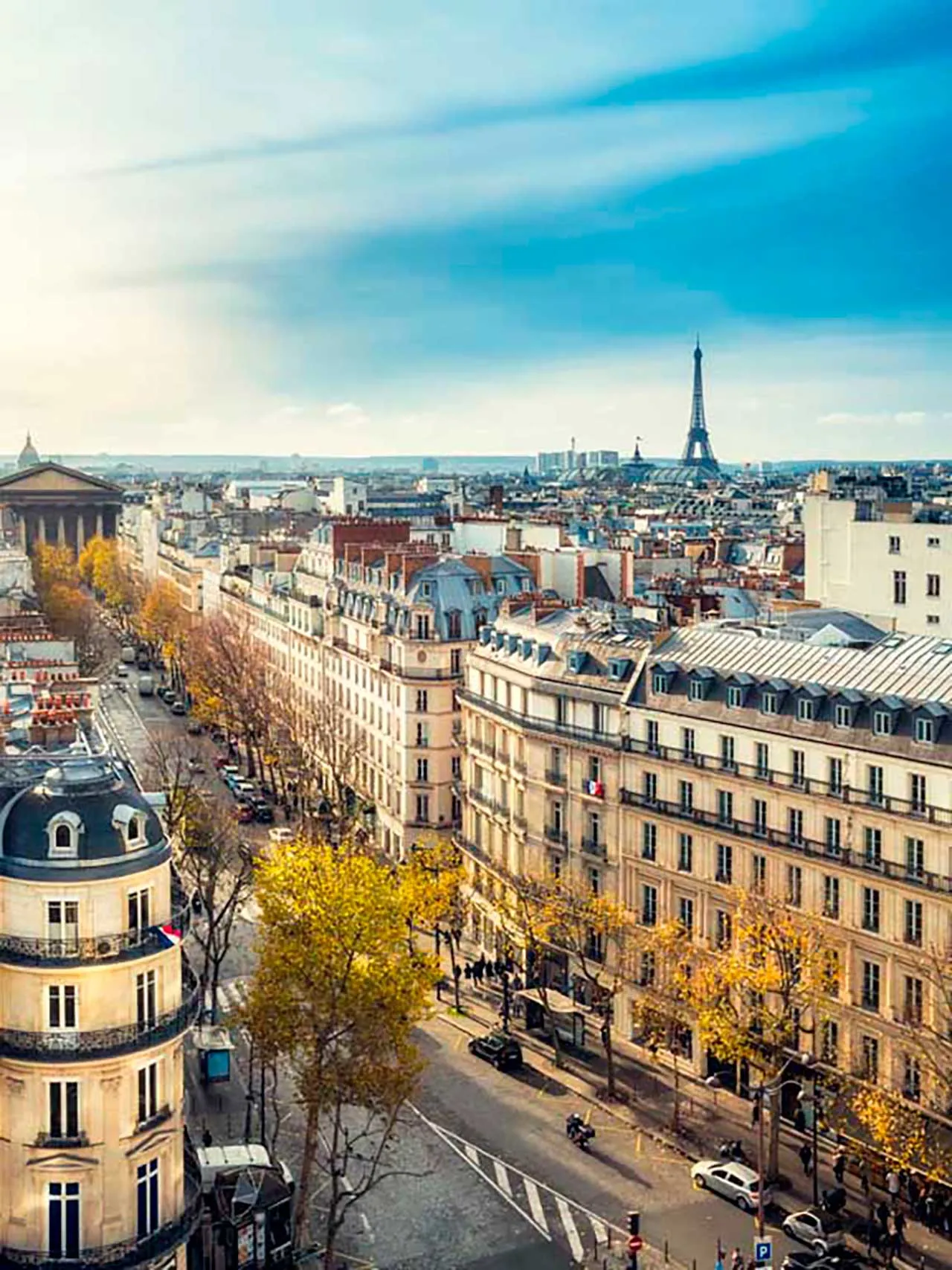 Фотообои в интерьере улочка с видом на эйфелеву башню  9-727 фото