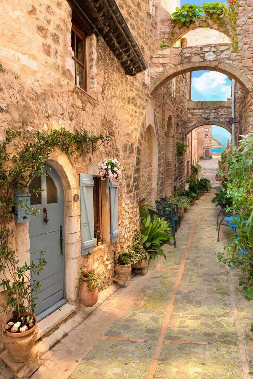 Фотообои в интерьере старая улочка  7-117 фото