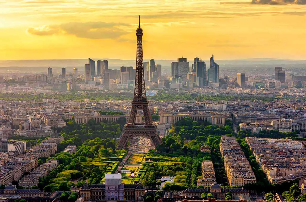 Фотообои в интерьере вид на париж ранним утром  9-724 фото