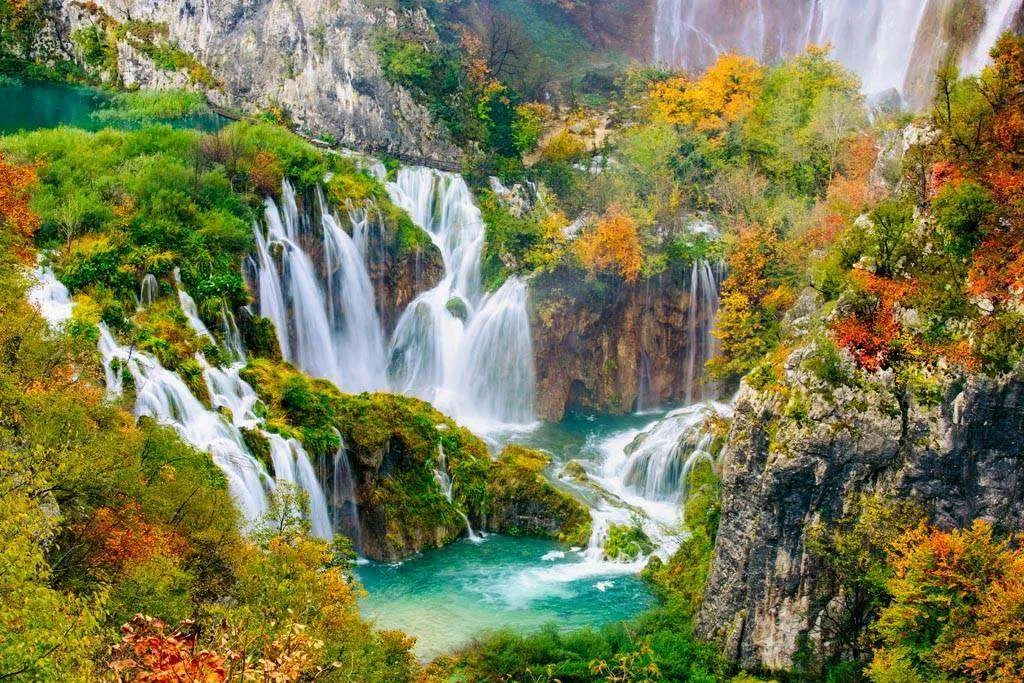 Фотообои в интерьере водопад в национальном парке плитвицкие озера  9-870 фото