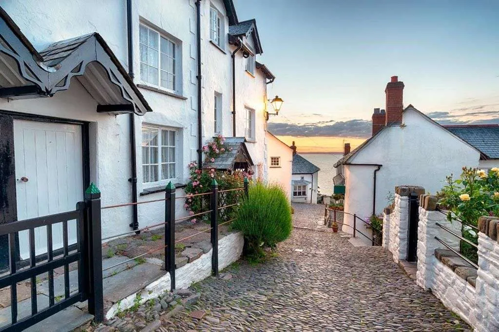 Фотообои в интерьере улочка с белыми домами  9-1412 фото